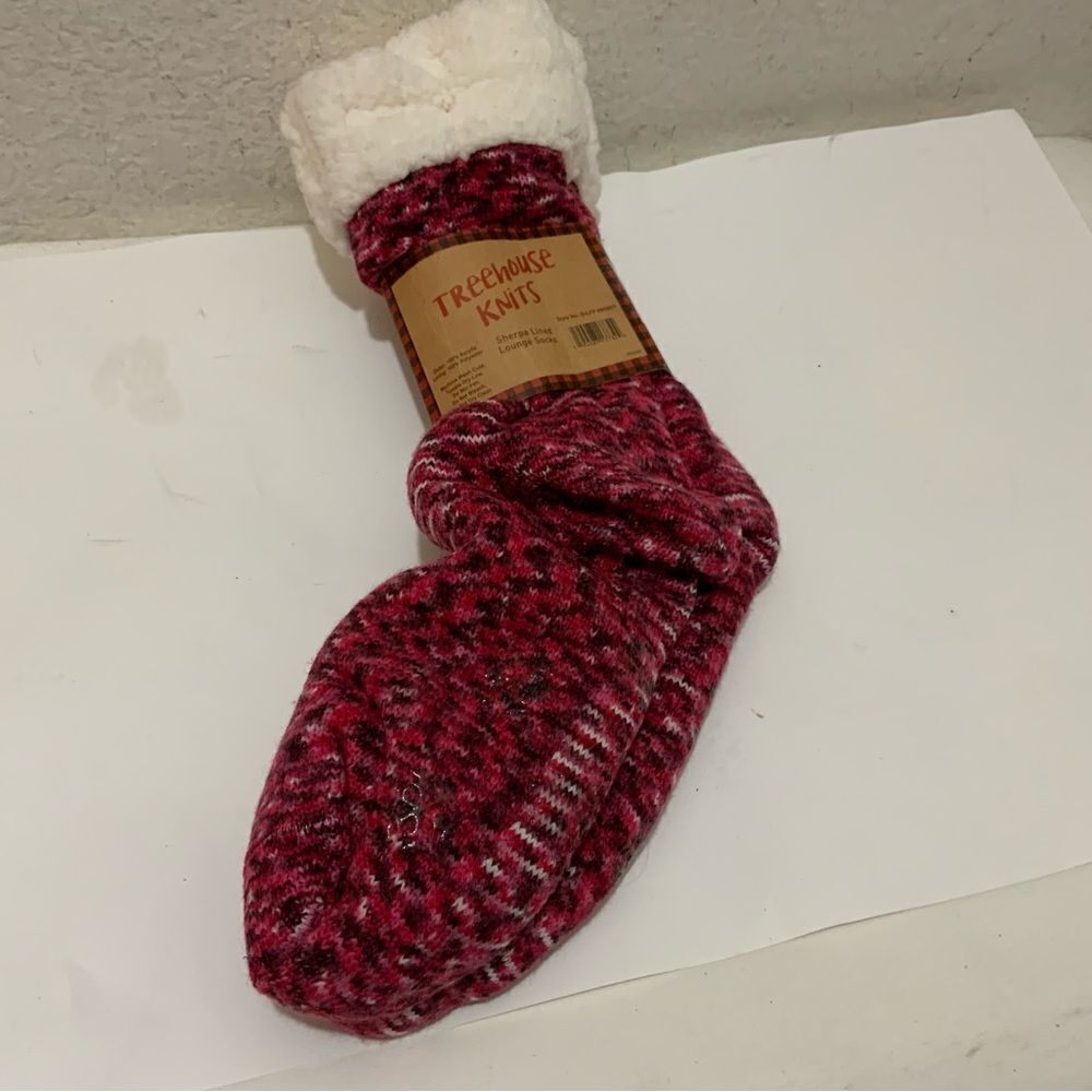 NWT sz 9-11 Treehouse Knits Sherpa lined socks with non- skid grip